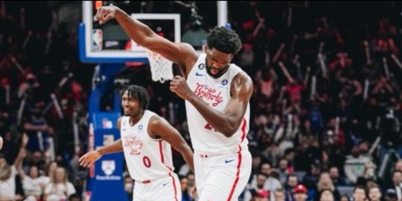 Nba, clamoroso Embiid: 59 punti e 76ers stoppano Utah. Ko Cavs, risorgono i Lakers
