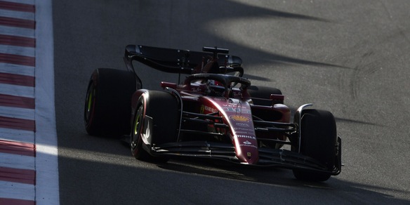 F1, pole Verstappen ad Abu Dhabi: Ferrari in seconda fila