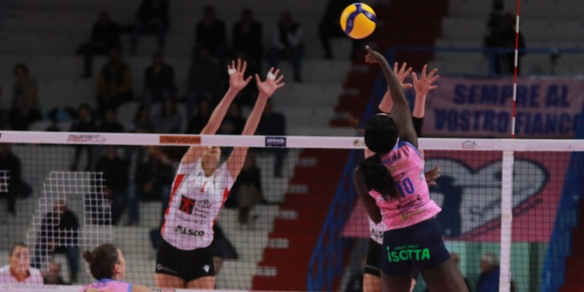 Casalmaggiore regola Macerata in quattro set