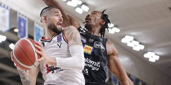 Basket, la Virtus Bologna resta a punteggio pieno. Solo Milano tiene la scia