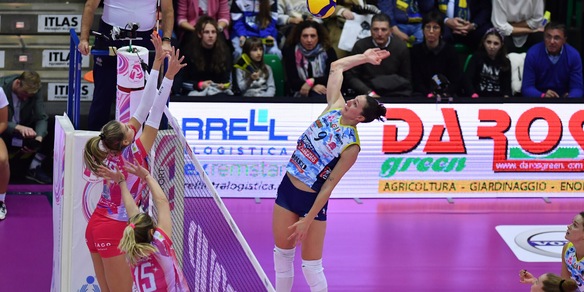 Conegliano abbatte anche Milano, Scandicci passa a Chieri