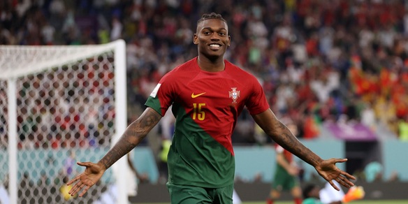 Leao incanta anche al Mondiale, il Milan trema