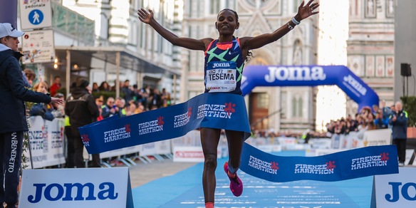 Firenze Marathon da brividi, l'Etiopia vince tutto a 5" dal record