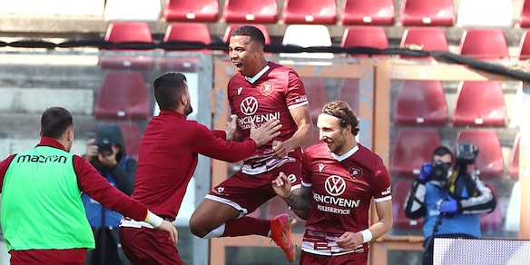 Serie C, la Reggiana vince di rigore e mantiene la vetta. Poker Gubbio, Cesena ko