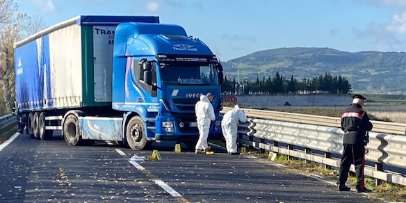 Assalto shock a furgone portavalori: spari in strada, tre feriti