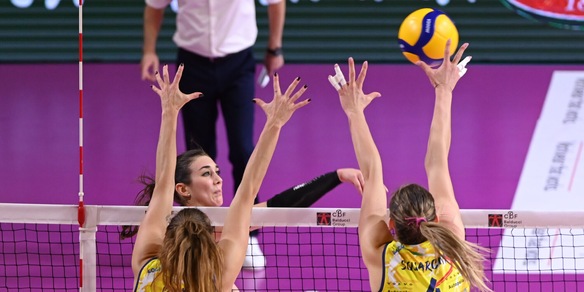 Conegliano vince l'anticipo di Macerata