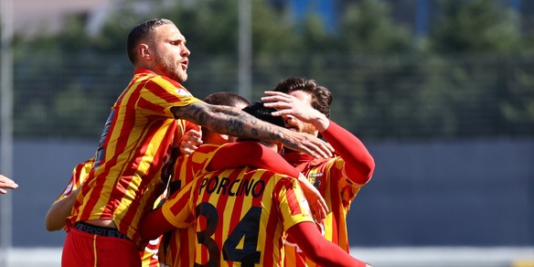 Serie C, il Catanzaro batte il Giugliano e vola a +6 sul Crotone