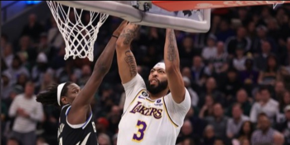 Nba, Lakers corsari a Milwaukee: è Davis-James show! Bene Banchero e Fontecchio
