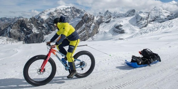 Di Felice interrompe la traversata dell'Antartide in bici: "Problemi personali"