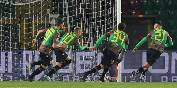 Ternana-Cagliari 1-0: decide Falletti. Pavoletti sbaglia un rigore