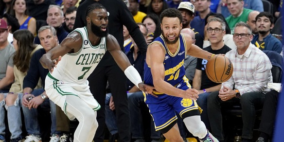 Nba, Curry e Thompson incontenibili: Golden State affonda Boston