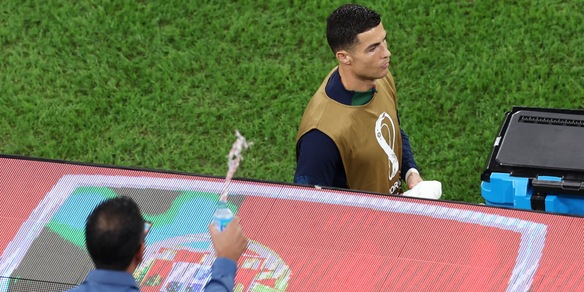 Getta acqua su Ronaldo dagli spalti: la risposta della Fifa è stata brutale