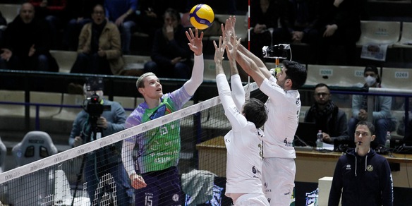 Siena risorge contro Monza