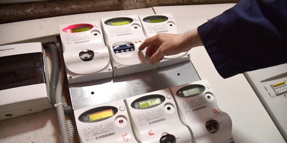 Come risparmiare con la bolletta elettrica: quando fare lavatrice e lavastoviglie