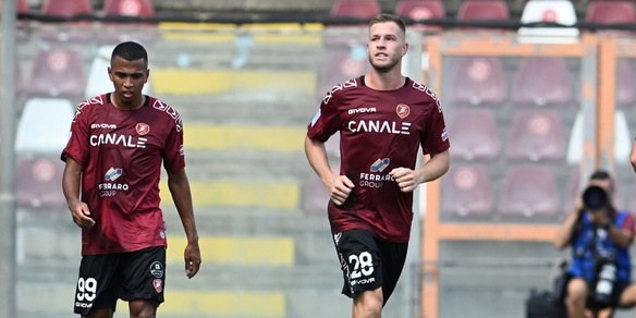 Serie B, stop di un turno per 8 giocatori. Parma multato per lancio di un bengala