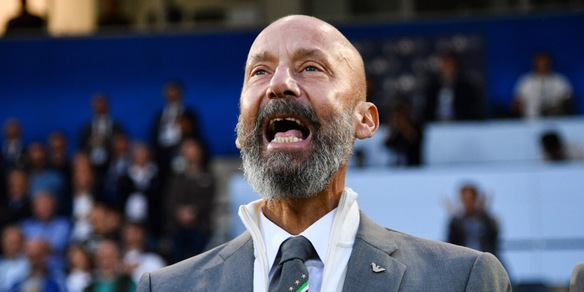 Vialli: "Sospendo i miei impegni per superare questa fase della malattia"
