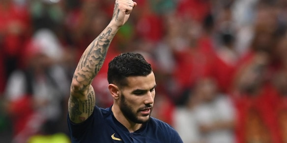 Milan, Leao pazzo di Theo Hernandez: "Migliore al mondo nel suo ruolo"