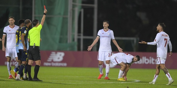 Roma-Cadice 0-3 diretta: torna Karsdorp, Viña espulso, Mourinho non sorride