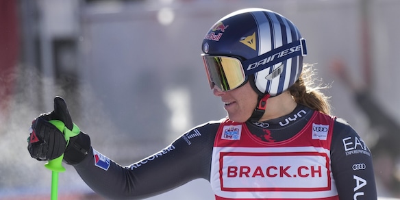 Goggia fa l'impresa: trionfa a St Moritz con la mano fratturata