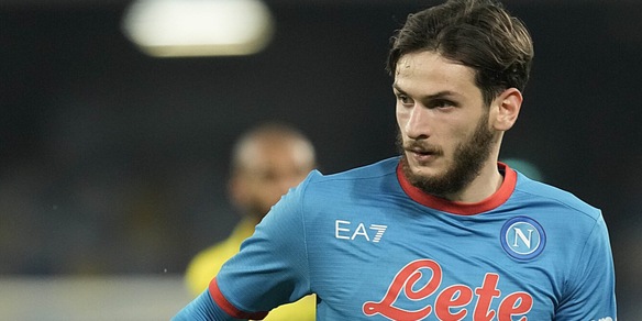 Napoli, folla per Kvaratskhelia: "Al Maradona mi sono sentito un professionista"