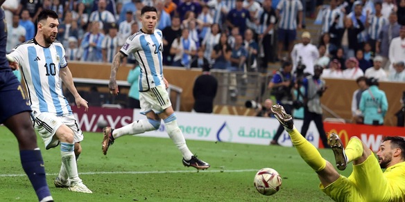 Prendono il pallone della finale mondiale e rifiutano una offerta shock: "Aspettiamo che ci chiami Messi"