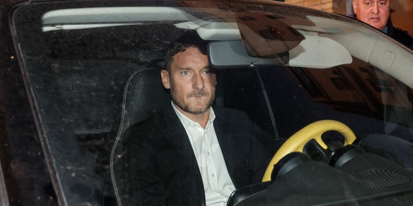 Totti vince ancora in Tribunale: ridotto l'assegno di mantenimento per Ilary