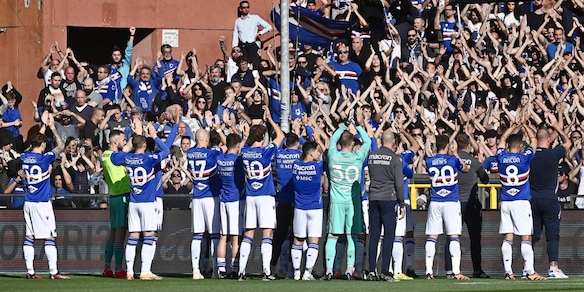 "Giù le mani dalla Samp", la squadra di Stankovic canta con i tifosi