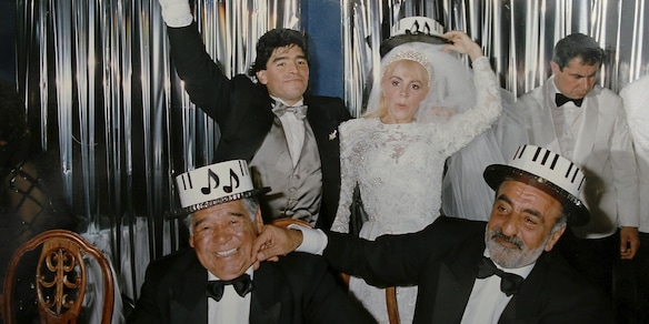 Causa contro la ex moglie: Maradona chiama le figlie a testimoniare