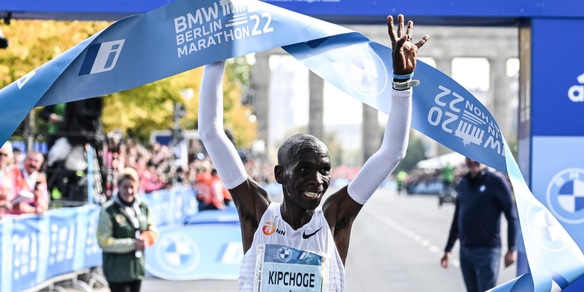 Domenica la BMW Berlin Marathon, Eliud Kipchoge farà il record mondiale? C'è l'azzurro Faniel