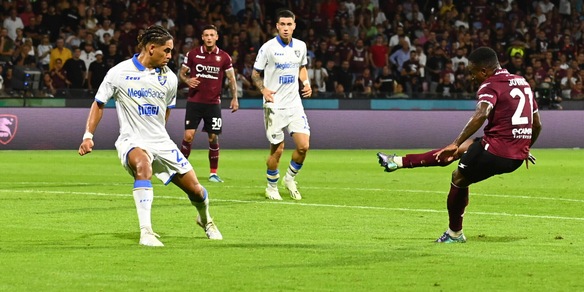 La Salernitana riacciuffa il Frosinone: Cabral risponde a Romagnoli