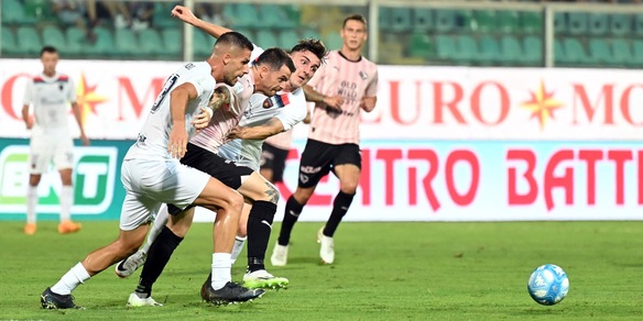 Serie B, Palermo-Cosenza 0-1: Canotto firma il colpo in extremis