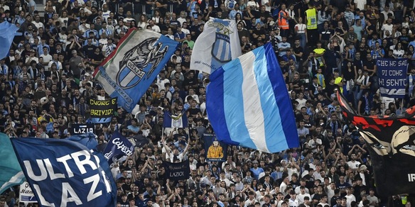 Lazio sotto la Curva Nord: fischi per tutti e il coro “fuori le pa**e”