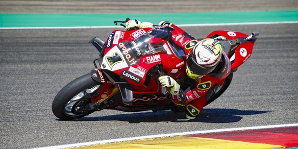 Superbike, Bautista vince gara-1 a Portimao. Ducati vince titolo costruttori
