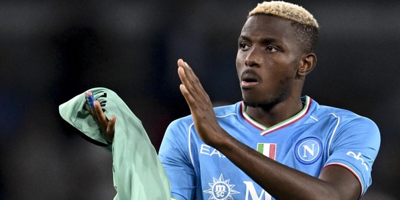 Osimhen torna a parlare dopo la bufera Napoli: "Accuse false, siete la mia famiglia"