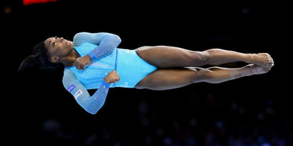 Simone Biles nella storia: il salto mai visto ai Mondiali