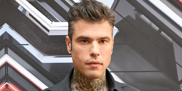 Fedez ancora ricoverato, come sta? Ora parla il padre