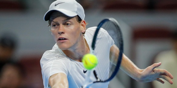 Sinner scrive la storia: batte Alcaraz e vola in finale all'Atp Pechino. Rivivi la diretta