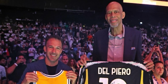 Juve e Nba, scambio di maglie tra Del Piero e Abdul-Jabbar: "Leggende"