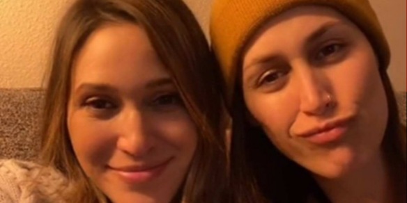 Organizza un rapporto a tre per il compleanno del marito, poi il divorzio