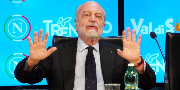 De Laurentiis è tornato al centro del villaggio