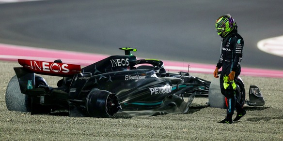 F1, si riapre il caso Hamilton dopo il Qatar. FIA: "Preoccupati dal suo comportamento"