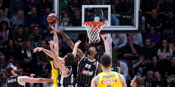 Eurolega: la Virtus Bologna batte l'Alba Berlino 87-76: rivivi la diretta