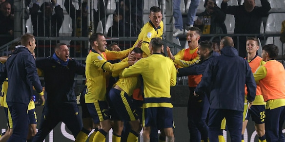Serie B, il Modena beffa il Brescia al 90'. Prima vittoria per il Lecco
