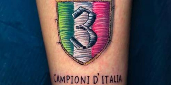 Napoli, Spalletti dà l'esempio: un suo ex calciatore si tatua lo scudetto