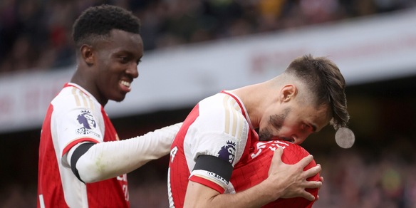 Premier, tripletta per Nketiah che trascina l'Arsenal. Chelsea ko in casa