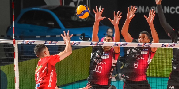 Colpi esterni per Civitanova e Piacenza