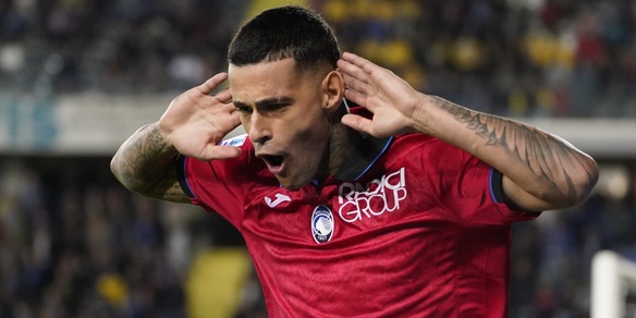 Scamacca show, gol di tacco e doppietta! Atalanta quarta, Napoli scavalcato