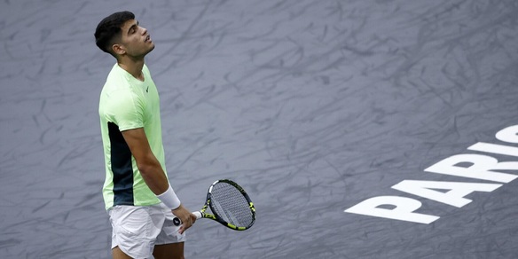 Alcaraz subito fuori a Parigi-Bercy: battuto in due set da Safiullin