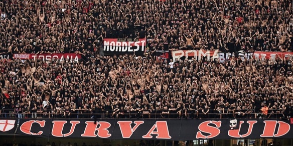 Milan, striscione e sciopero del tifo contro il caro-biglietti