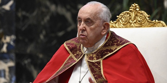 Papa Francesco affaticato durante un'udienza: "Non sto bene di salute"